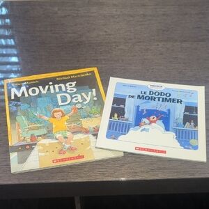 2 Scholastic Robert Munsch Books English And French - Great Condition